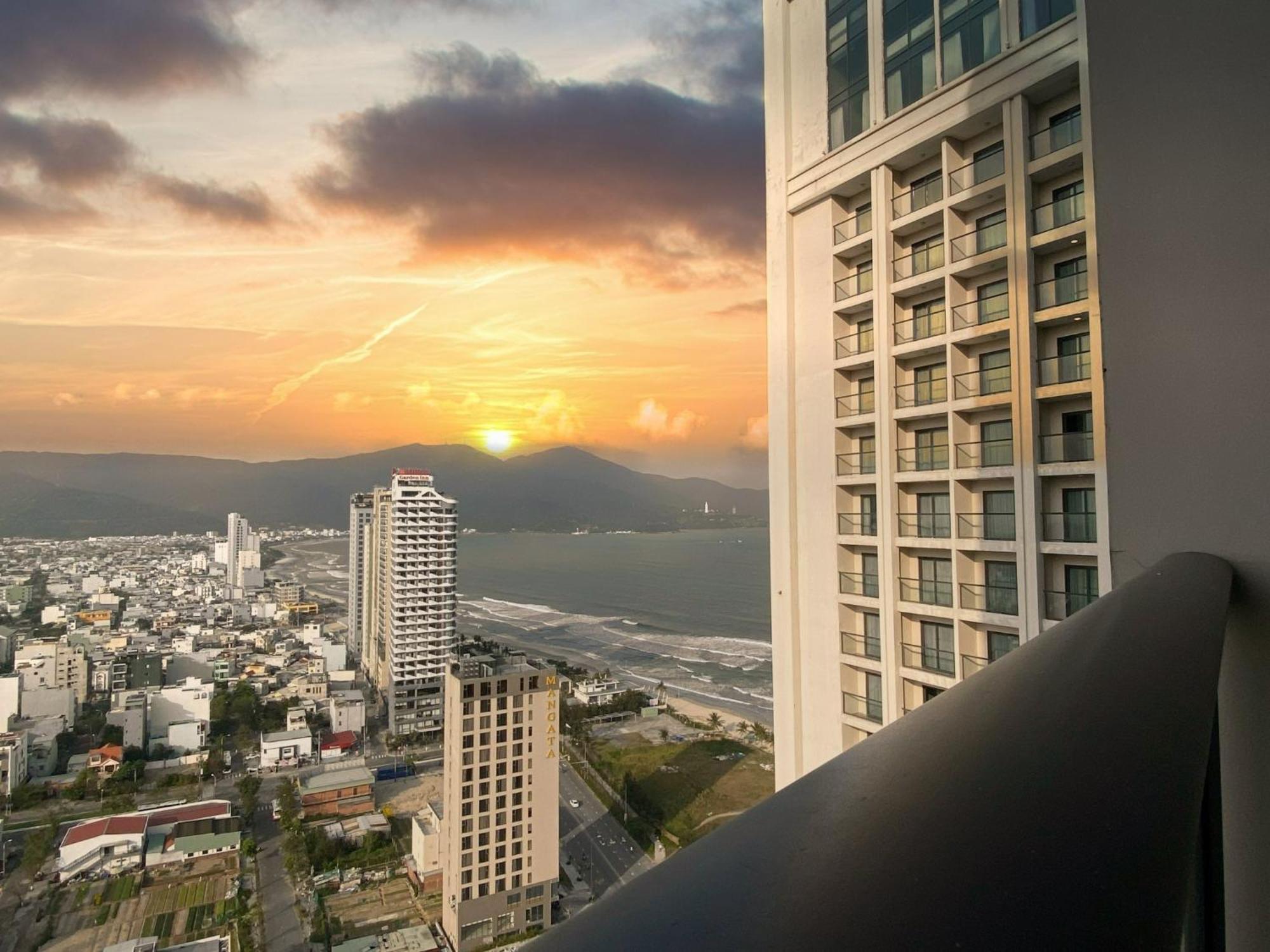 Luxury Apartment - Rooftop Swimming Pool - Beach Front - Hinata Apartment Đà Nẵng Exterior foto