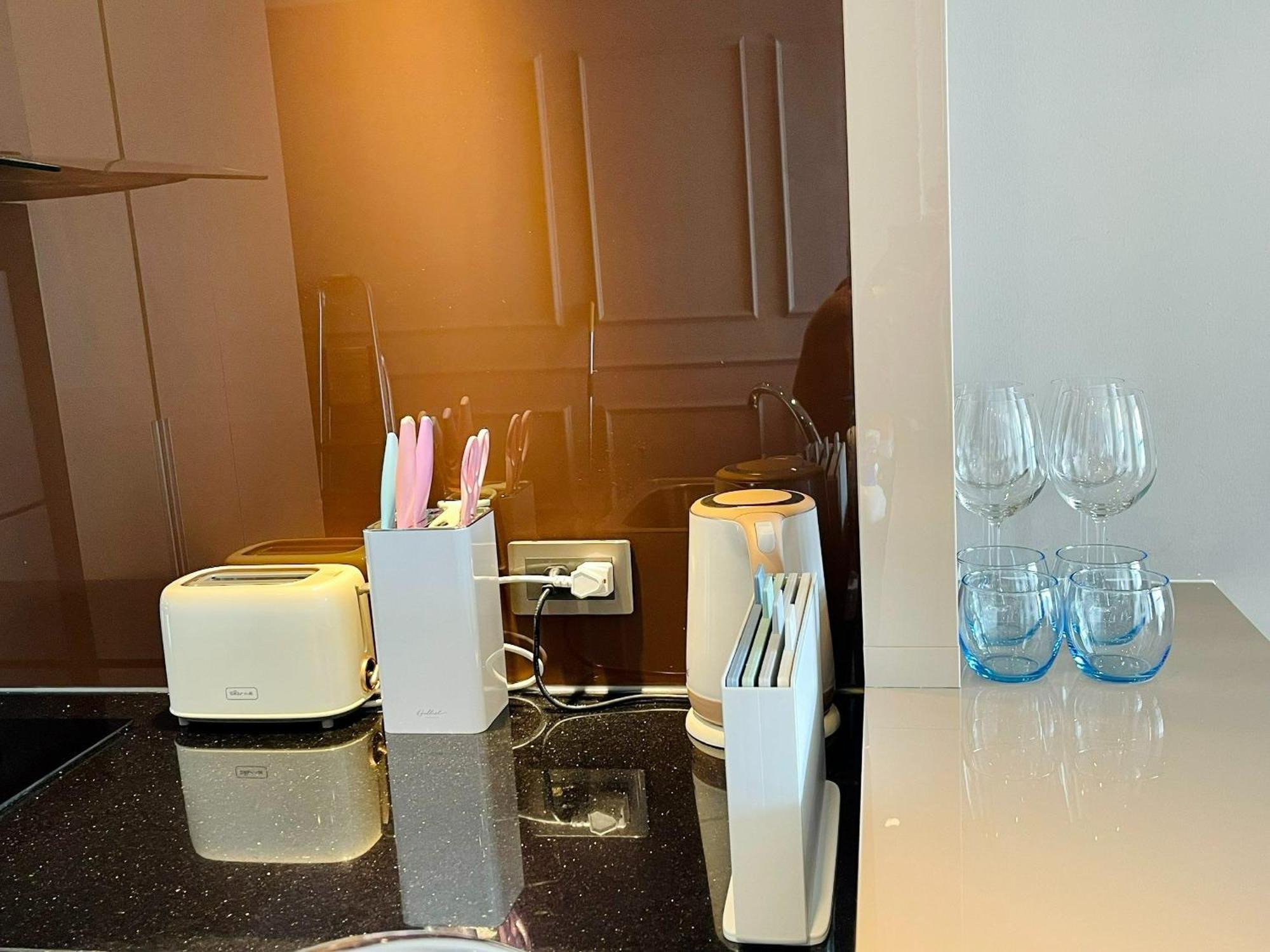 Luxury Apartment - Rooftop Swimming Pool - Beach Front - Hinata Apartment Đà Nẵng Exterior foto