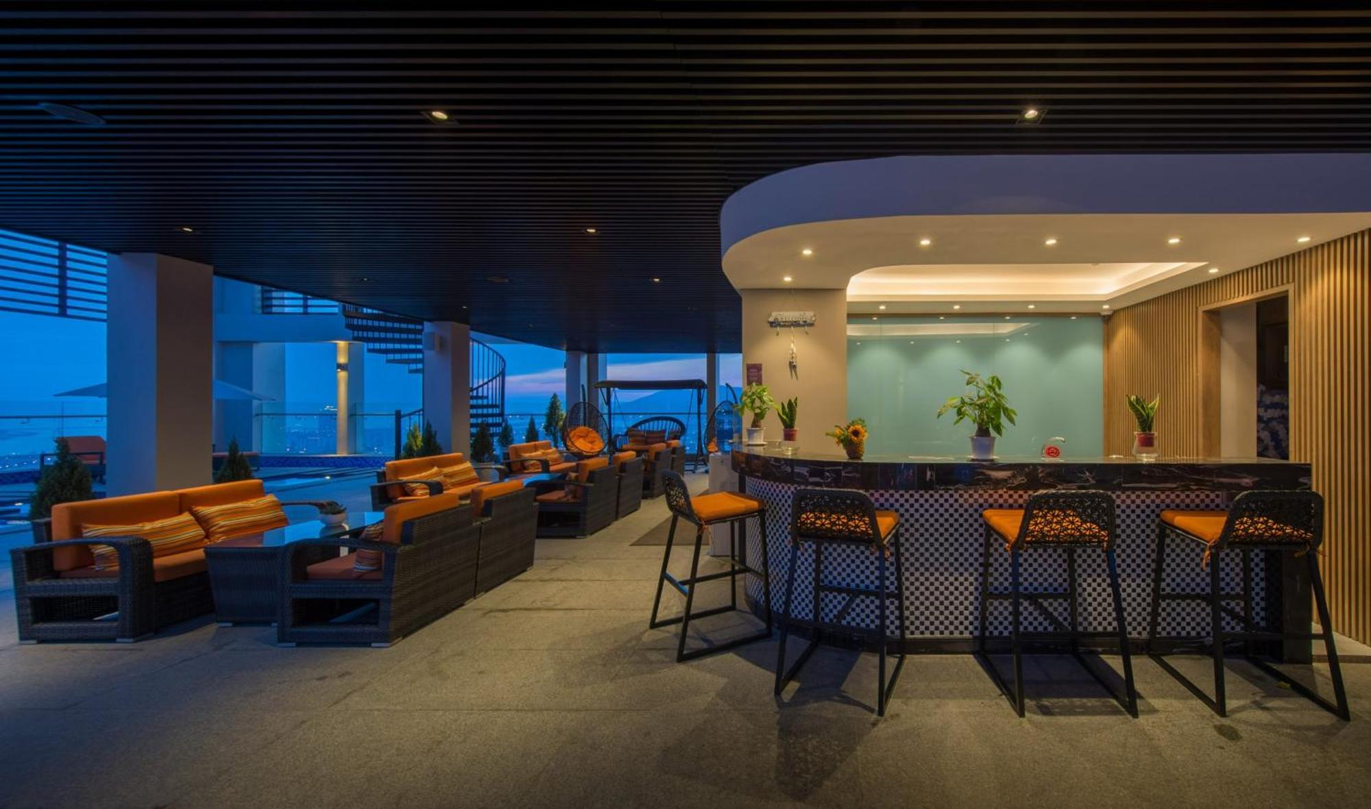 Luxury Apartment - Rooftop Swimming Pool - Beach Front - Hinata Apartment Đà Nẵng Exterior foto