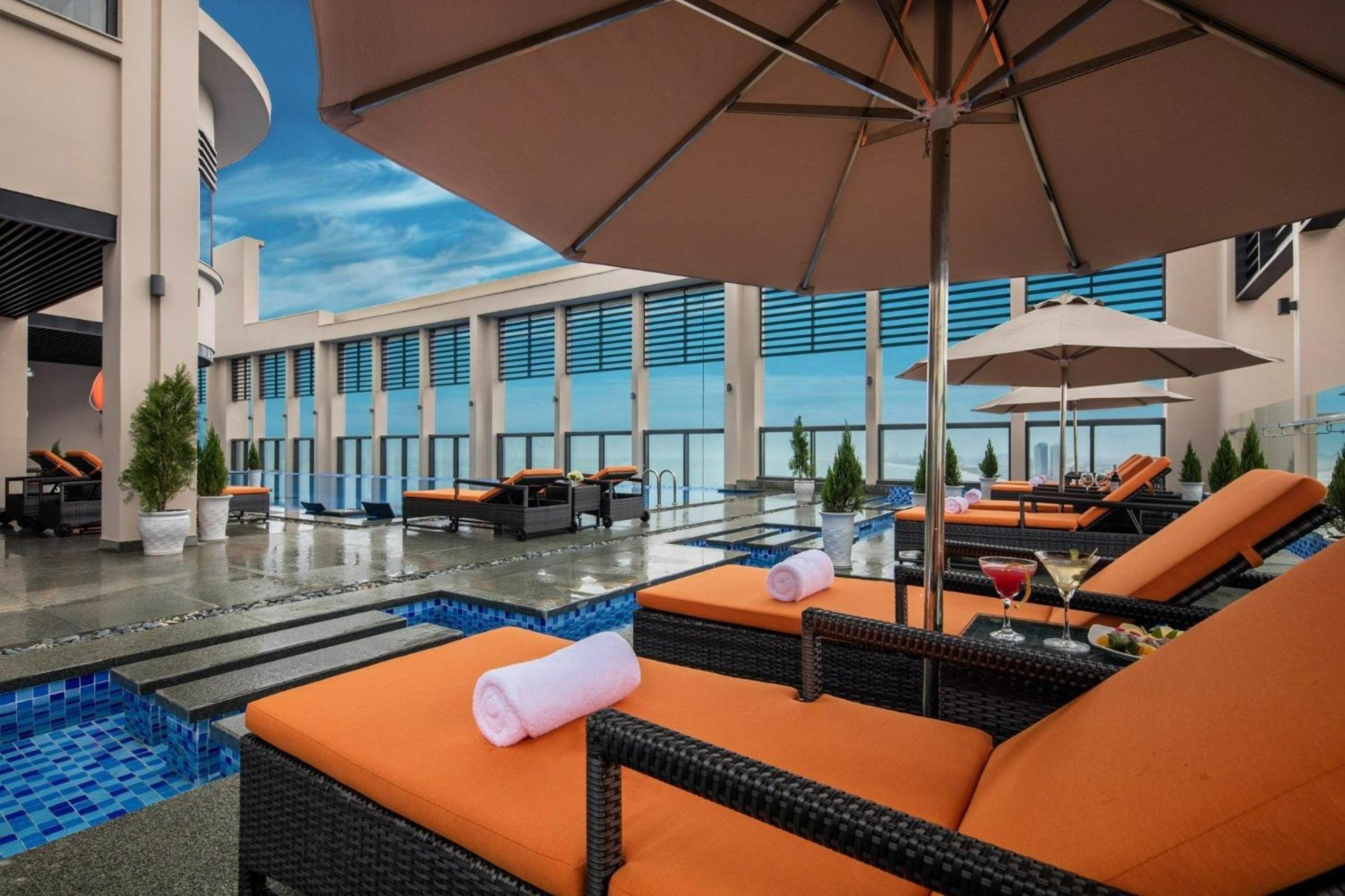 Luxury Apartment - Rooftop Swimming Pool - Beach Front - Hinata Apartment Đà Nẵng Exterior foto